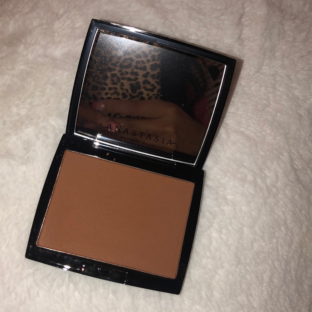 Anastasia || Bronzer